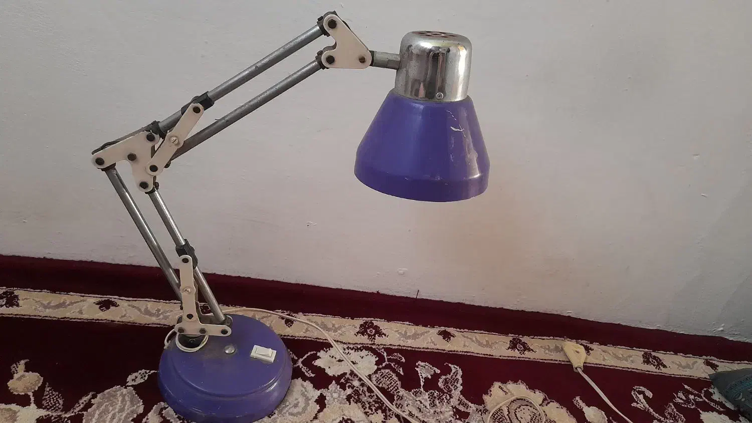 چراغ مطالعه|چراغ خواب و آباژور|بندر انزلی, انقلاب|دیوار