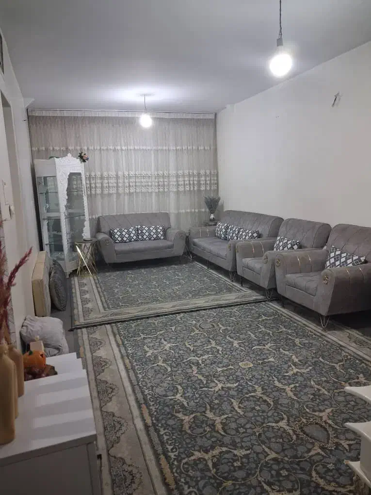 اجاره آپارتمان ۶۰ متری طبقه سوم باپارکینگ وانباری