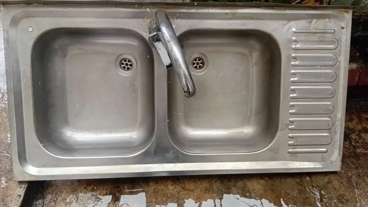 سینگ دو لنگه با شیر|آب‌چکان و نظم‌دهنده ظروف|رشت, نخودچر|دیوار