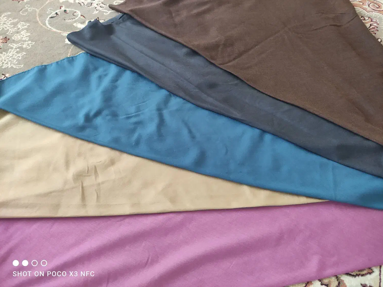 مقنعه نخی،در پنج رنگ|لباس|لنگرود, |دیوار