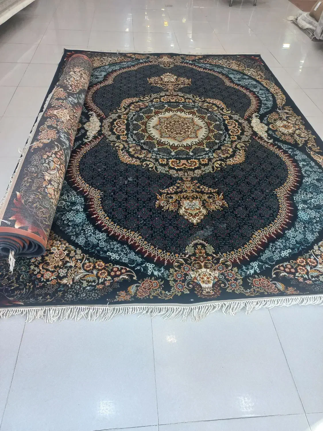 فرش ۷۰۰ شانه سرمه ای|فرش|هشتگرد, شهرک راه آهن|دیوار