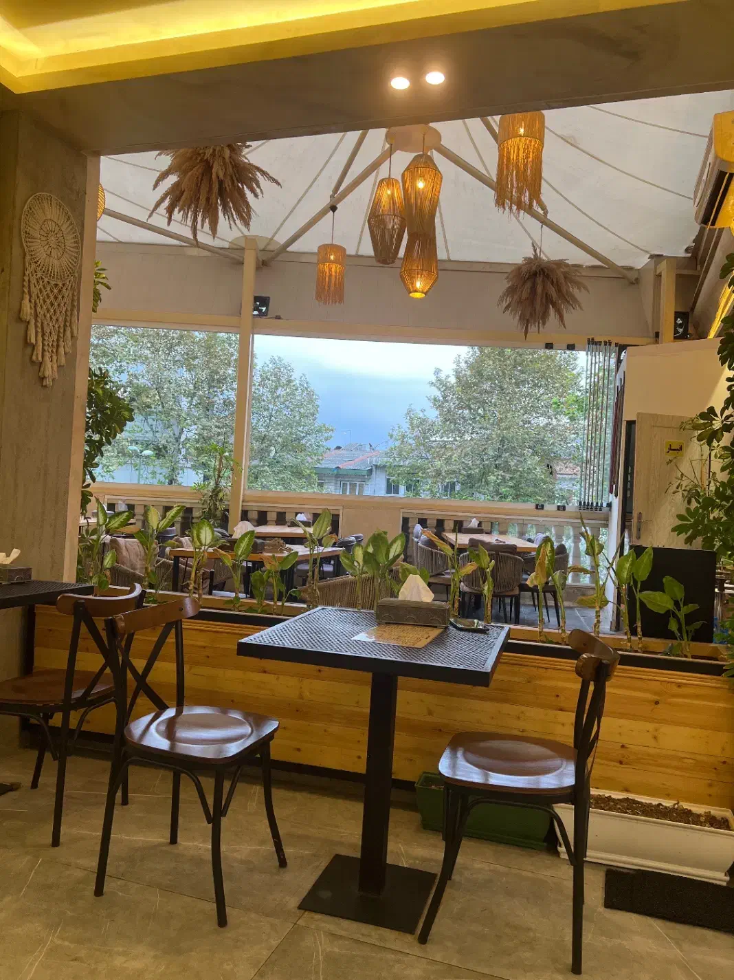 سالن دار|استخدام خدمات فروشگاه و رستوران|رشت, منظریه|دیوار