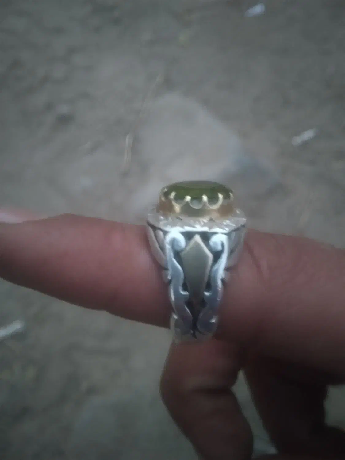 انگشتر زبر جد|جواهرات|کاشمر, |دیوار