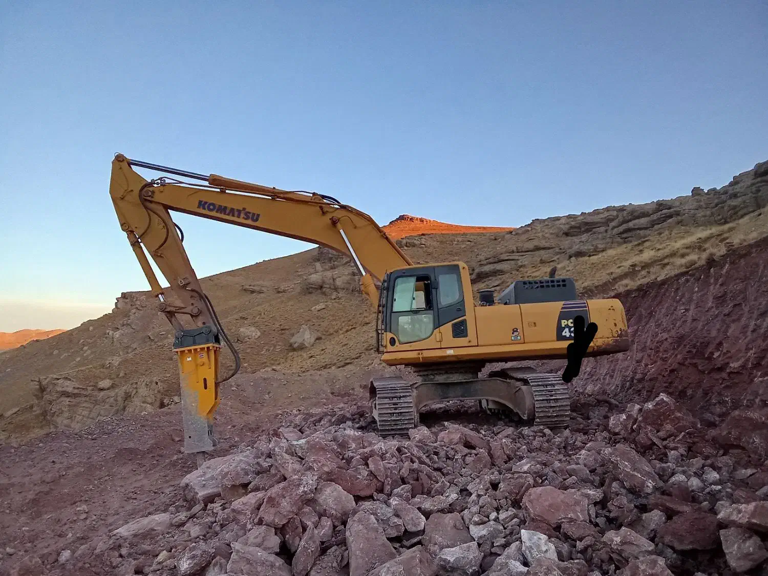 استخدام راننده بیل ماهر ومسلط به پیکور|استخدام حمل و نقل|آبگرم, |دیوار