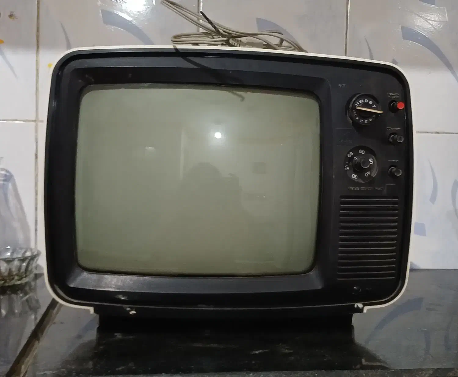 تلوزیون قدیمی|تلویزیون و پروژکتور|آبادان, |دیوار