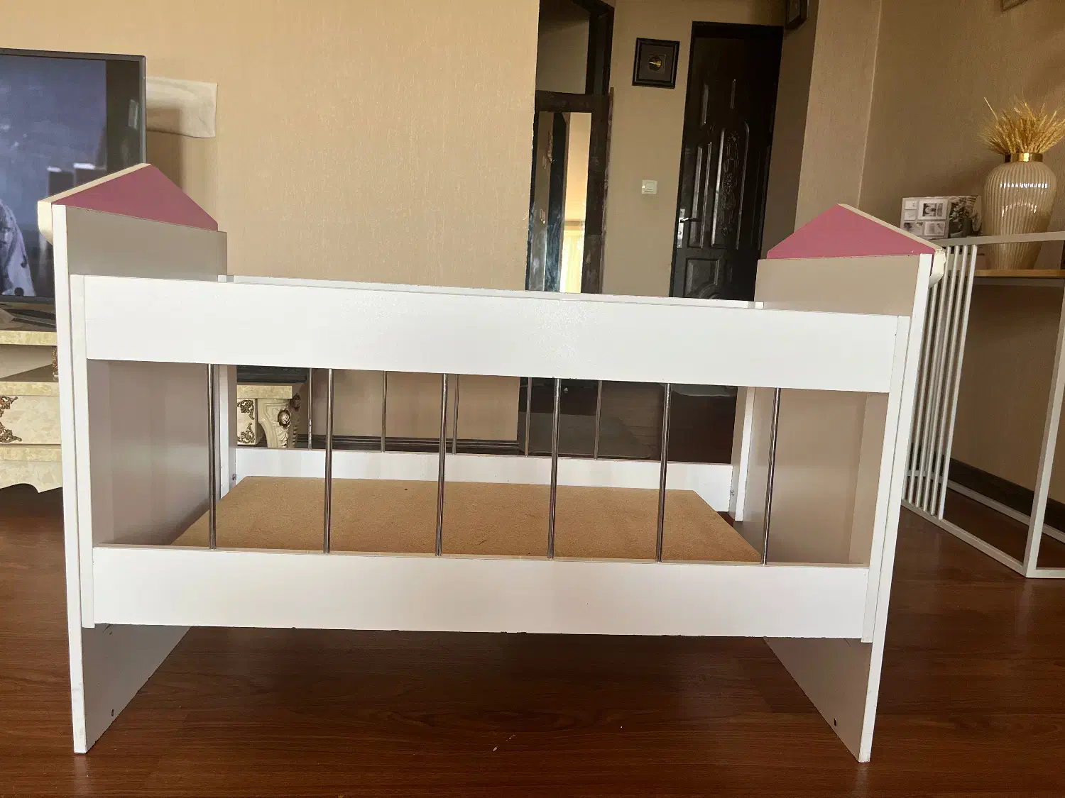 تخت نوزاد و کودک|تخت و صندلی بچه|شاهینشهر, چمران|دیوار