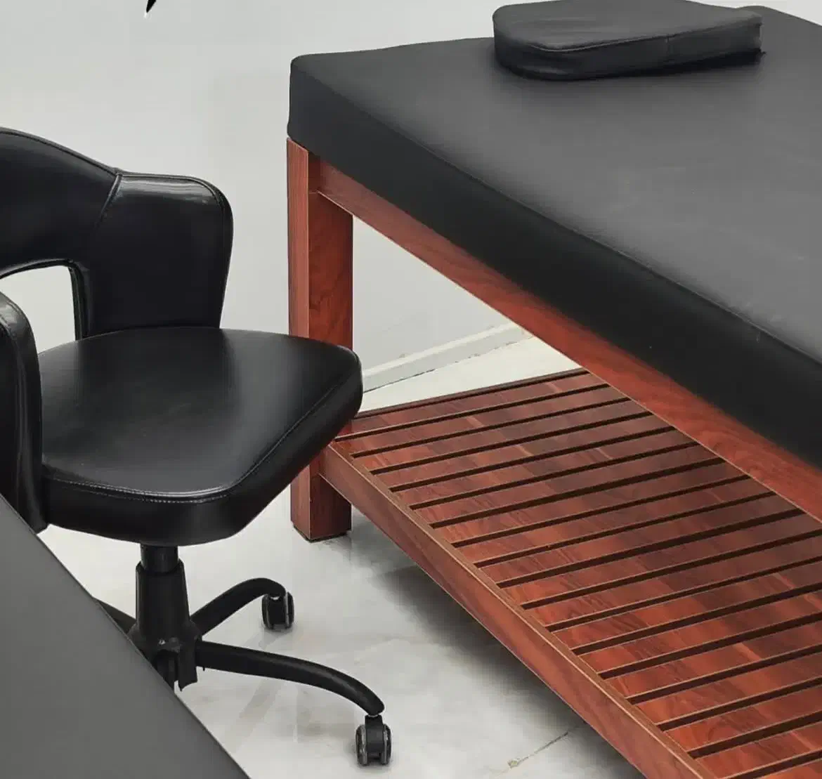 تخت موج،اینه قدی ،انواع صندلی های ثابت وجکدار|آرایشگاه و سالن‌های زیبایی|تهران, شهید رجایی|دیوار