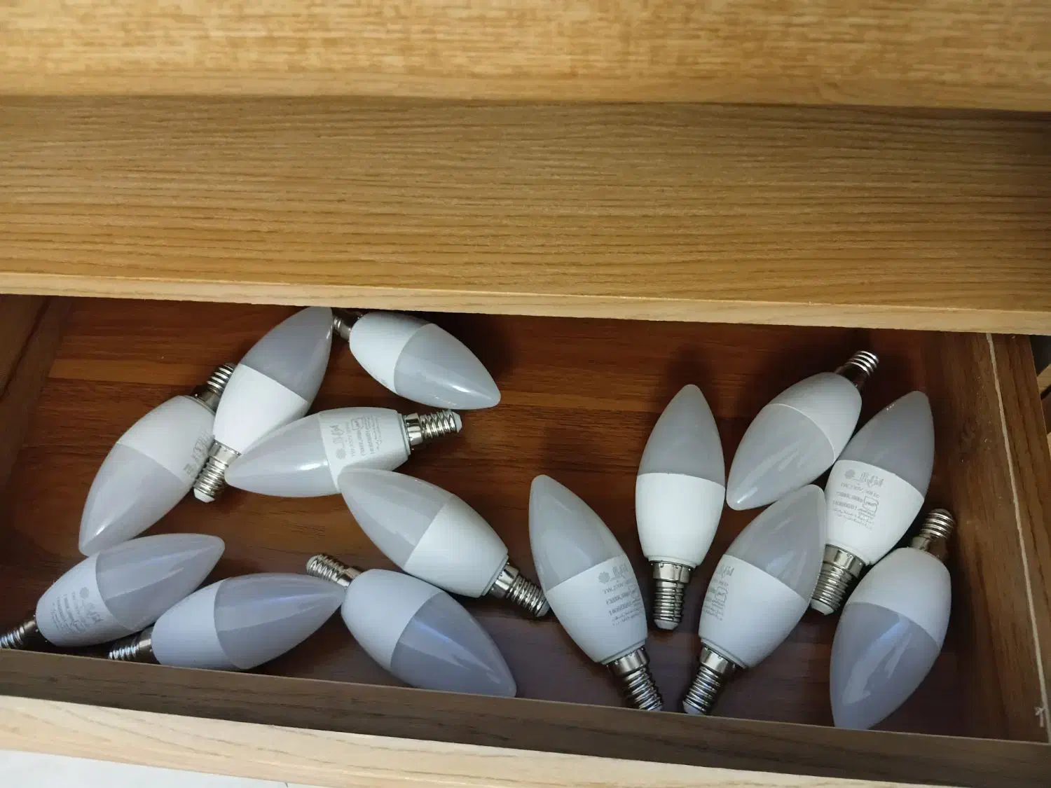 لامپ ال ای دی 7 وات شمعی افراتاب پایه E14 افتابی|لامپ و چراغ|قدس, شهرقدس|دیوار