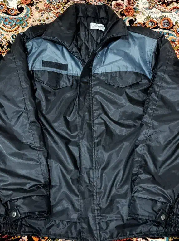 کاپشن نگهبانی|لباس|اشتهارد, |دیوار