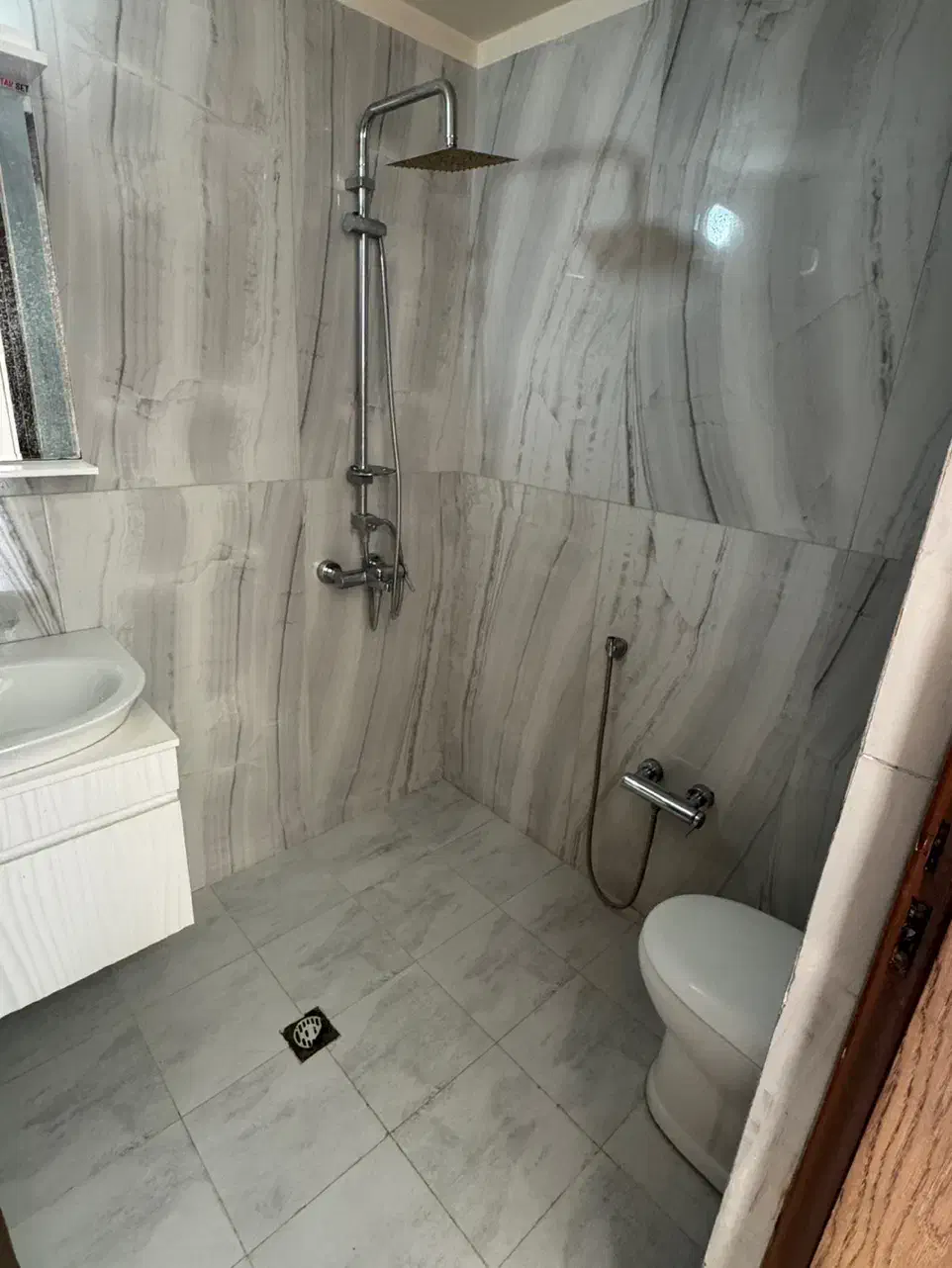 ۱۳۰متر /۲ساله / شهران/فول امکانات/مطبخ‌و‌لاندری