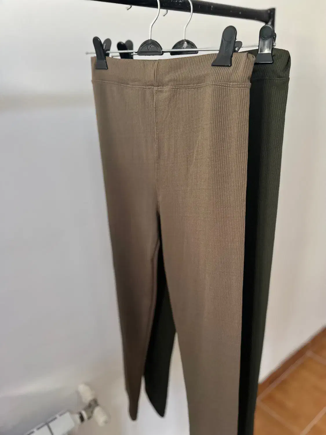 لگ کبریتی|لباس|بندر انزلی, کوی آزادگان|دیوار