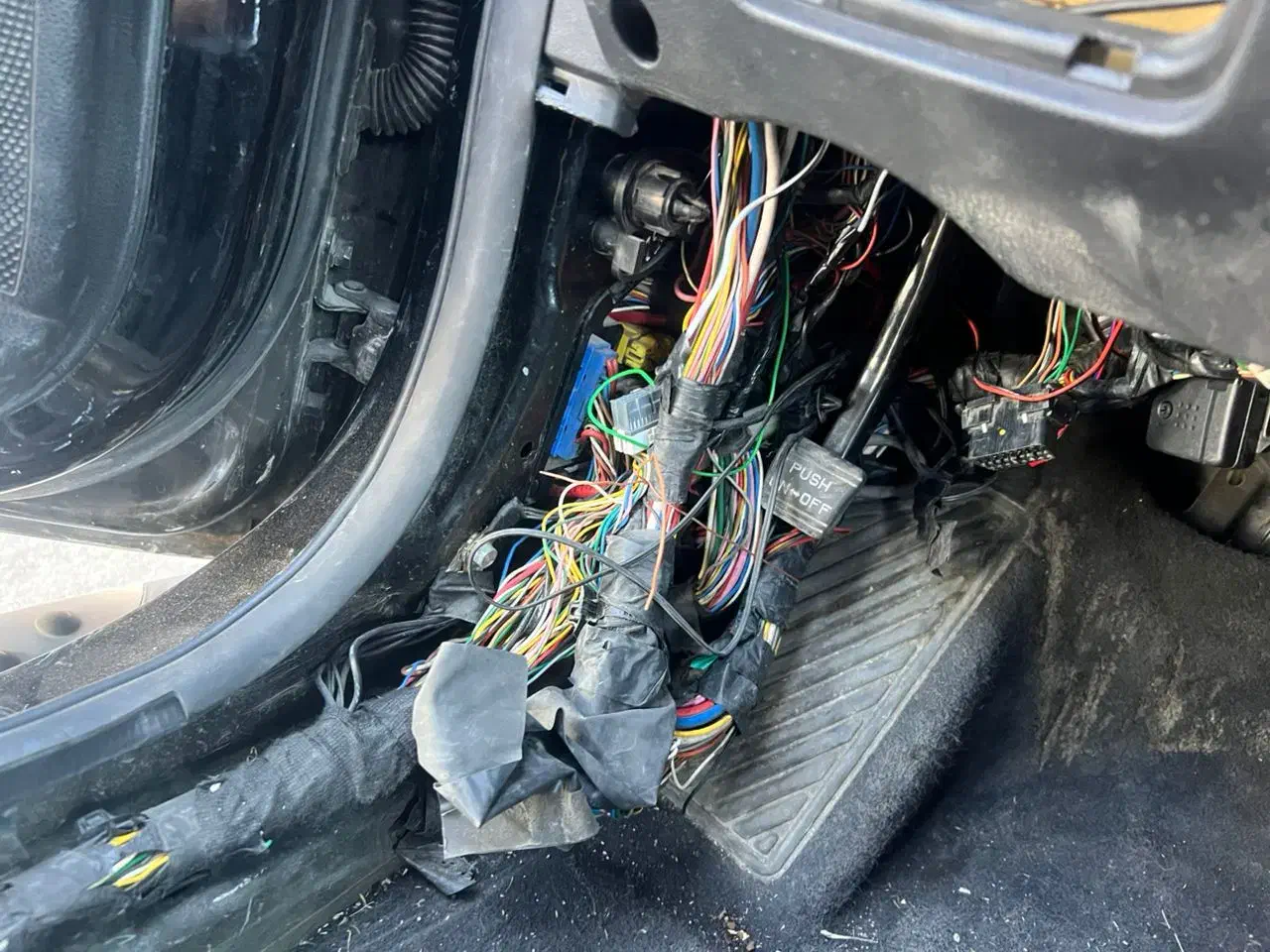 تعمییر سیم کشی خودرو تخصصی|خدمات موتور و ماشین|تهران, جمهوری|دیوار