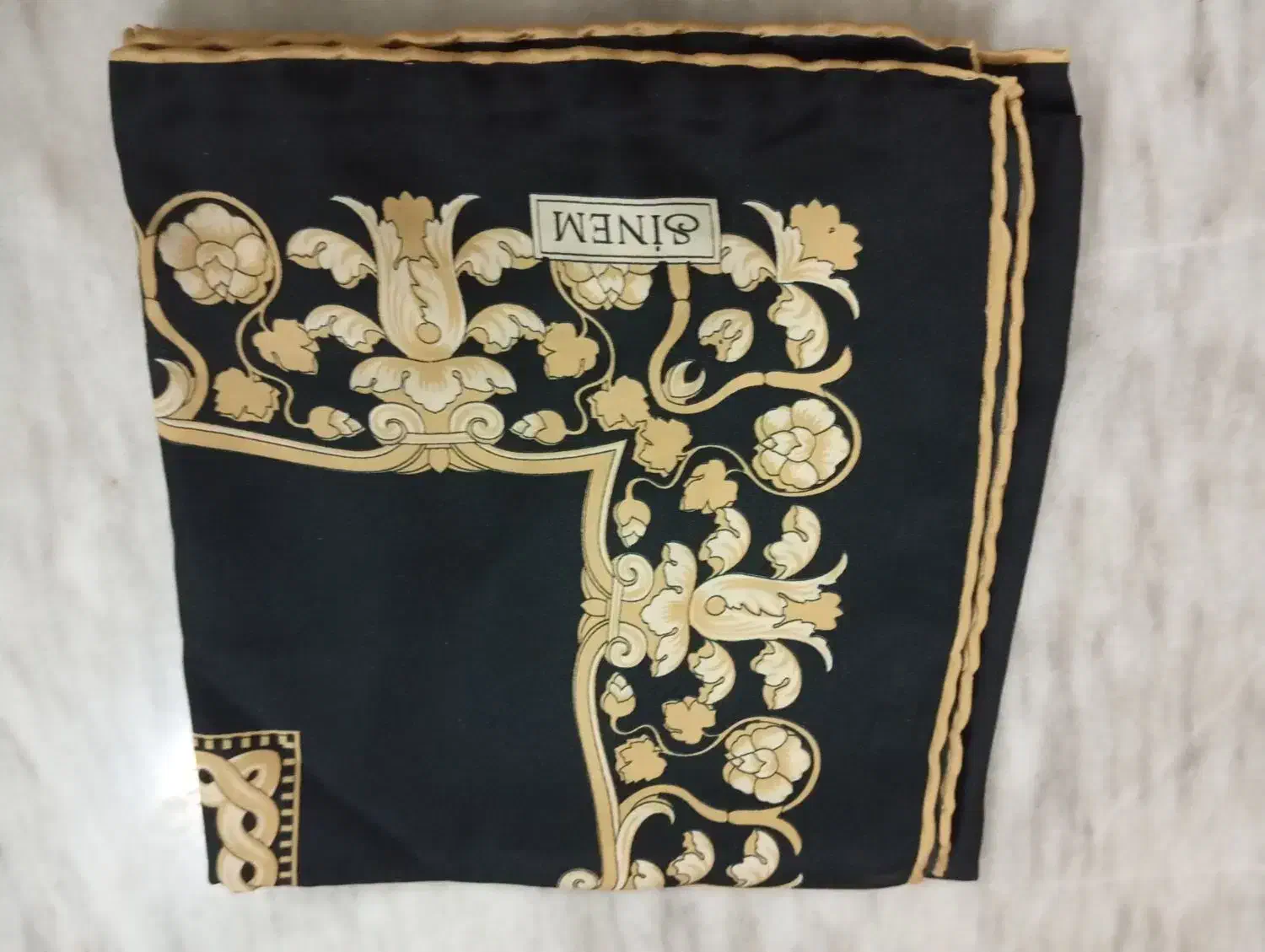 روسری ساتن ابریشم کاملا نو جنس درجه یک|لباس|شهرکرد, |دیوار