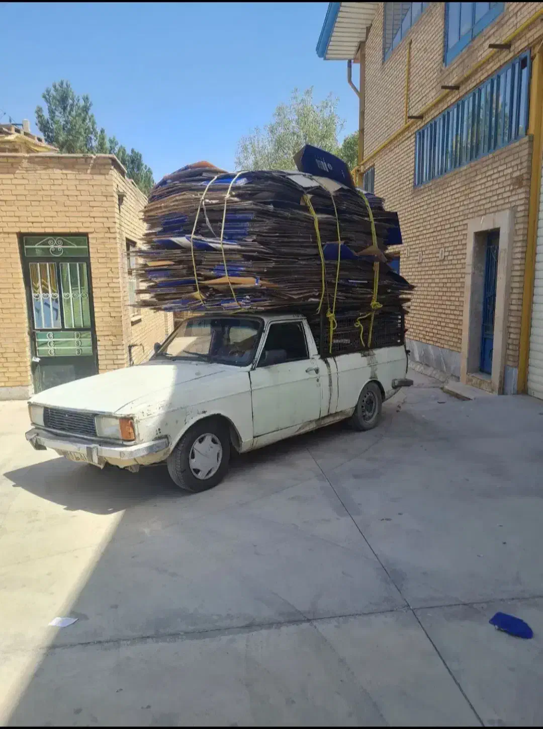 خرید فروش ضایعات آهن کارتون درب منزل|عمدهفروشی|رشت, جانبازان|دیوار