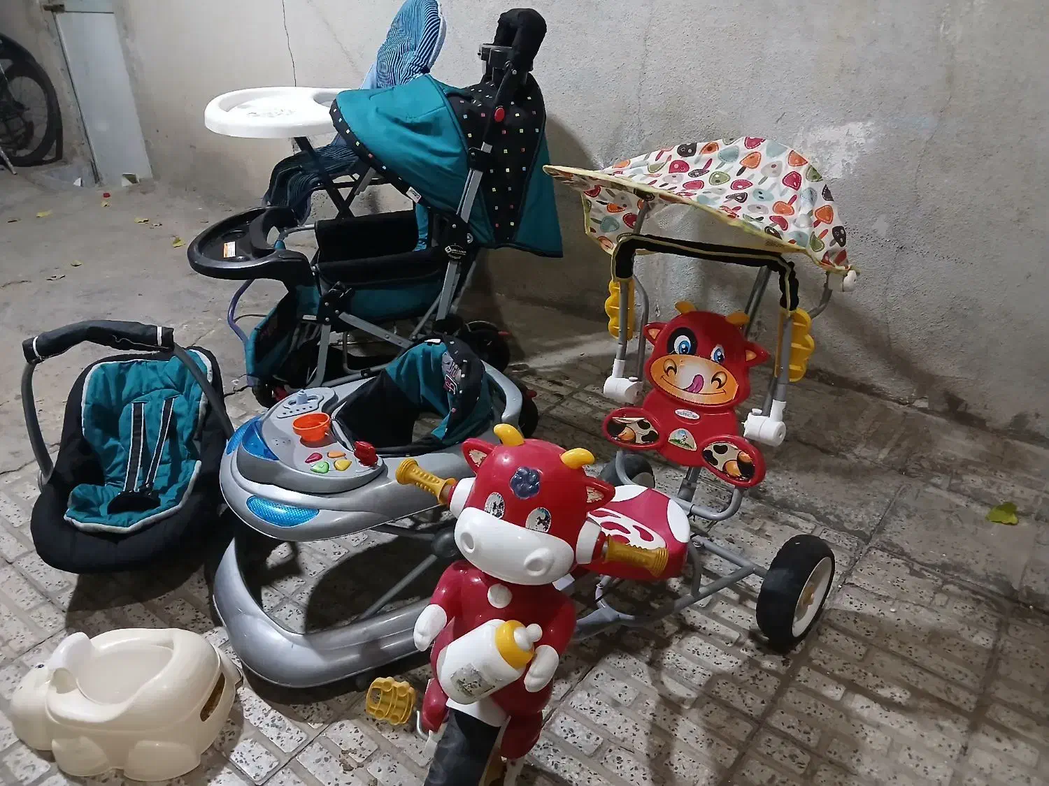 فروش سه چرخه وکریروصندلی غذا وروروک|کالسکه و لوازم جانبی|ملایر, |دیوار