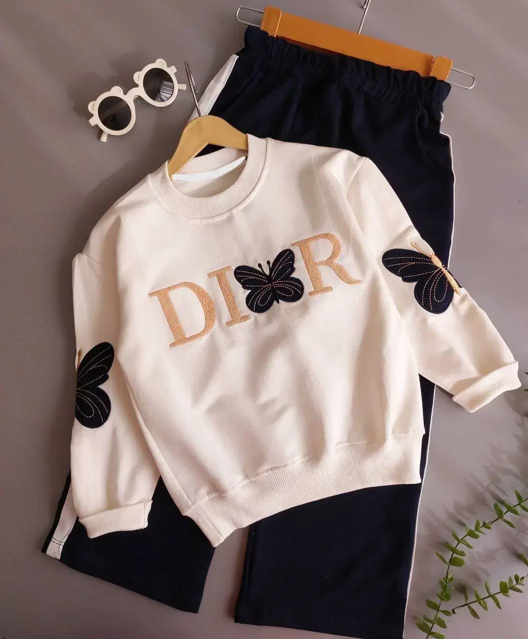 بهترین استایل های کودک و نوجوان|کفش و لباس بچه|قم, انسجام|دیوار