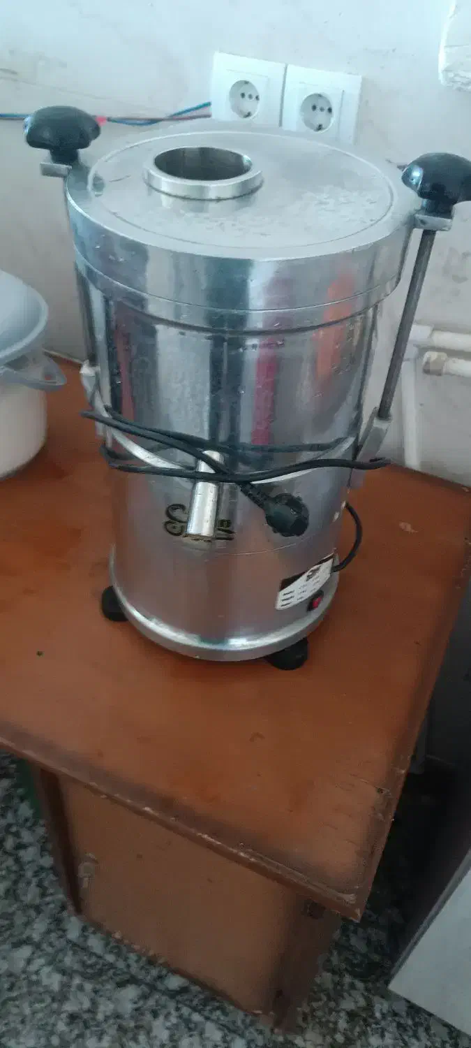 آبمیوه گیری صنعتی سالم و آماده بکار|آبمیوهگیر و آبمرکباتگیر|سبزوار, فقیه سبزواری|دیوار