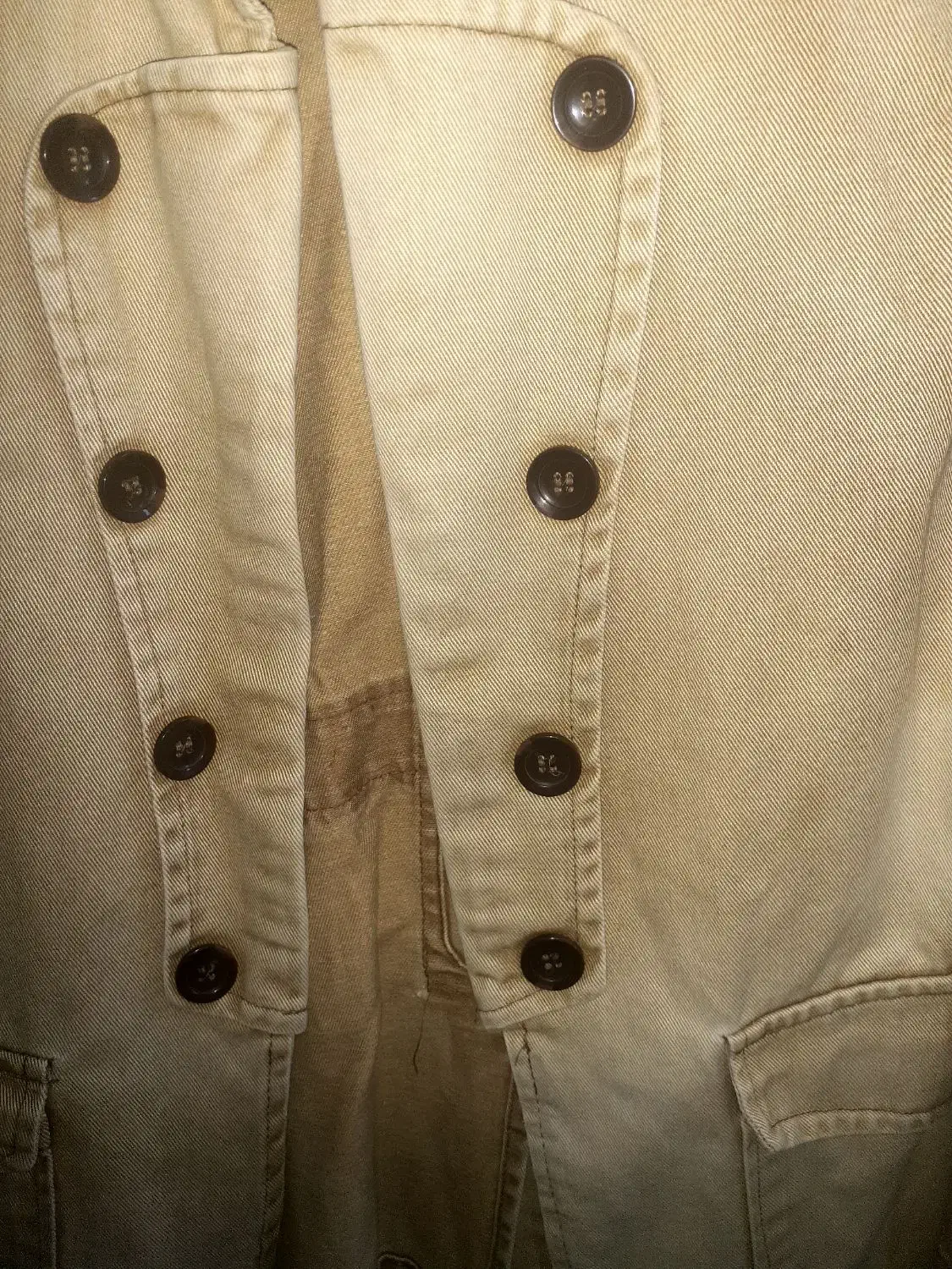 کت کتان|لباس|رشت, باهنر|دیوار