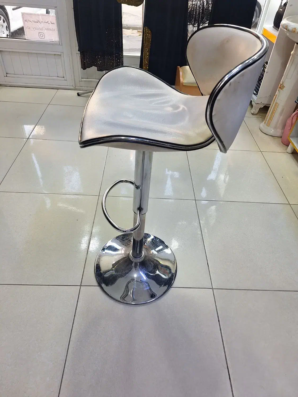 صندلی سالم تمیز|صندلی و نیمکت|سلماس, |دیوار