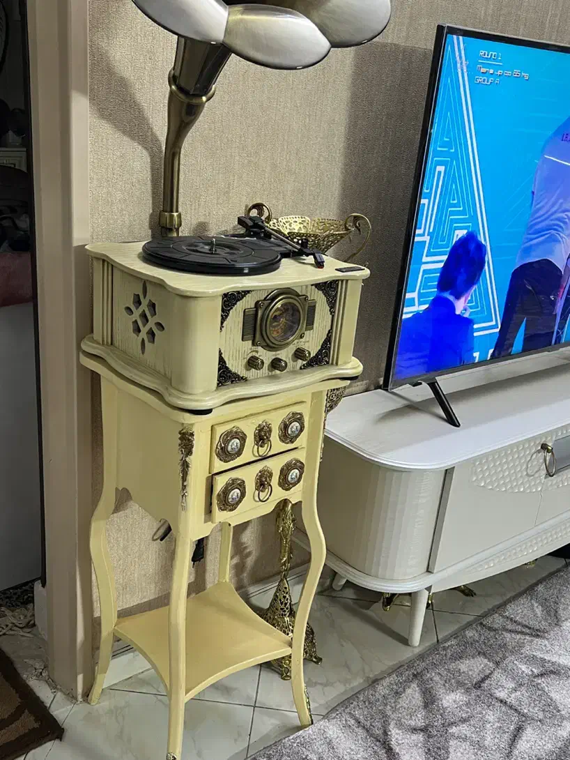 با سلام گرامافون سالم و شیک مناسب جهیزیه|صنایع دستی و سایر لوازم تزئینی|مشهد, کارمندان دوم|دیوار