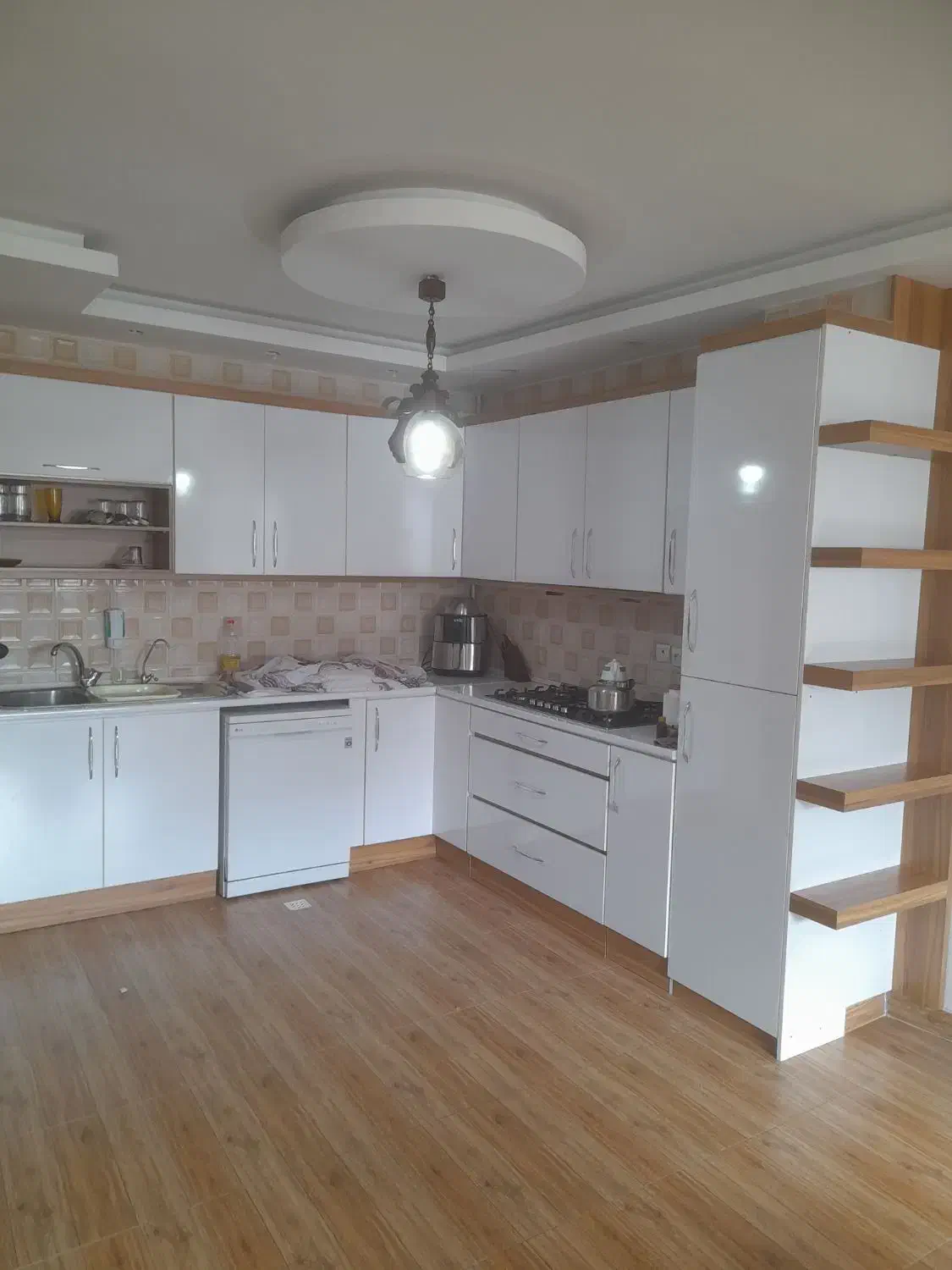 تعمیرات و ساخت و نصاب کابینت و کمد و...|خدمات پیشه و مهارت|بندر انزلی, معلم|دیوار