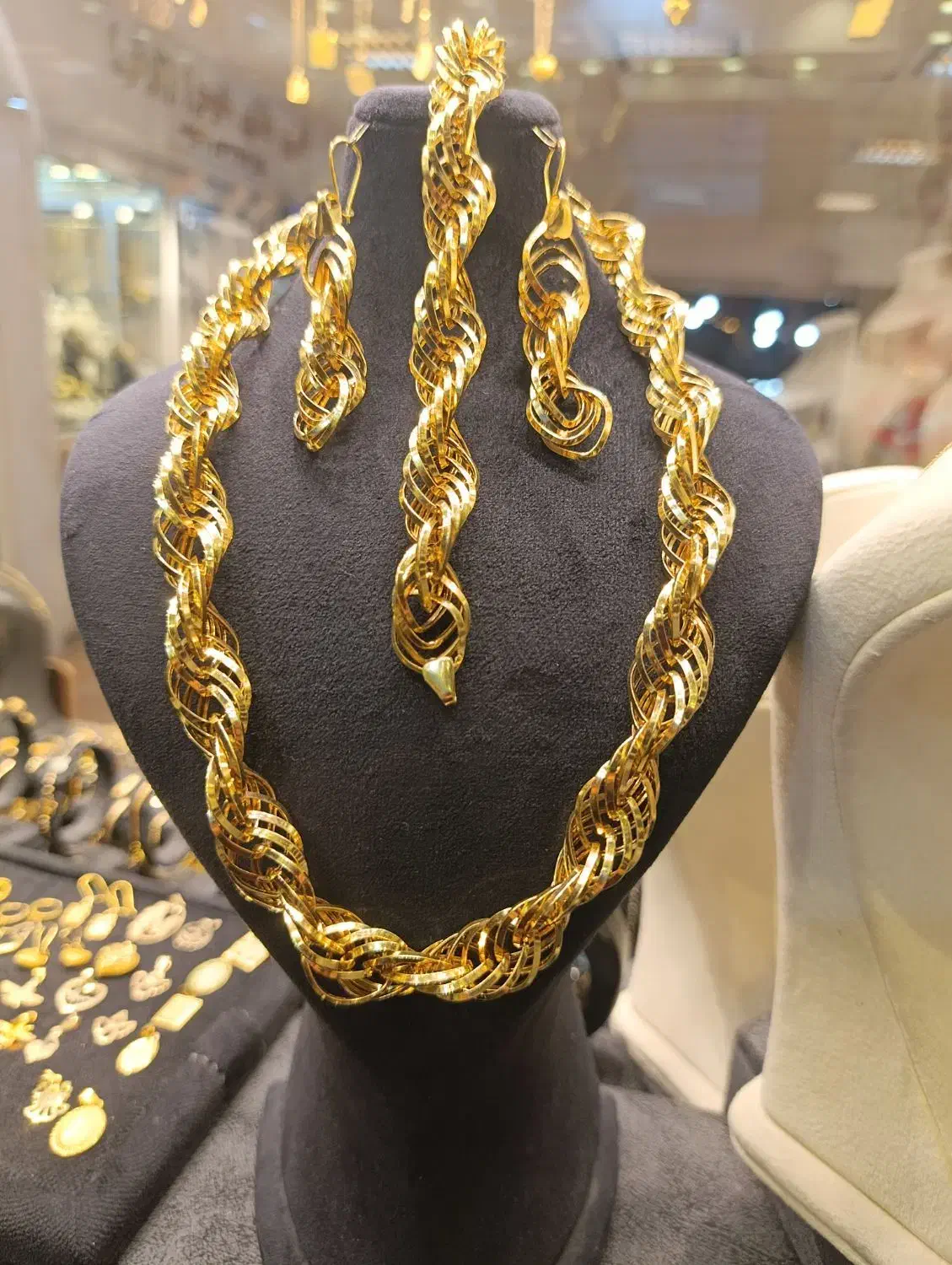 فقط 3 درصد|جواهرات|شیراز, شاهچراغ|دیوار