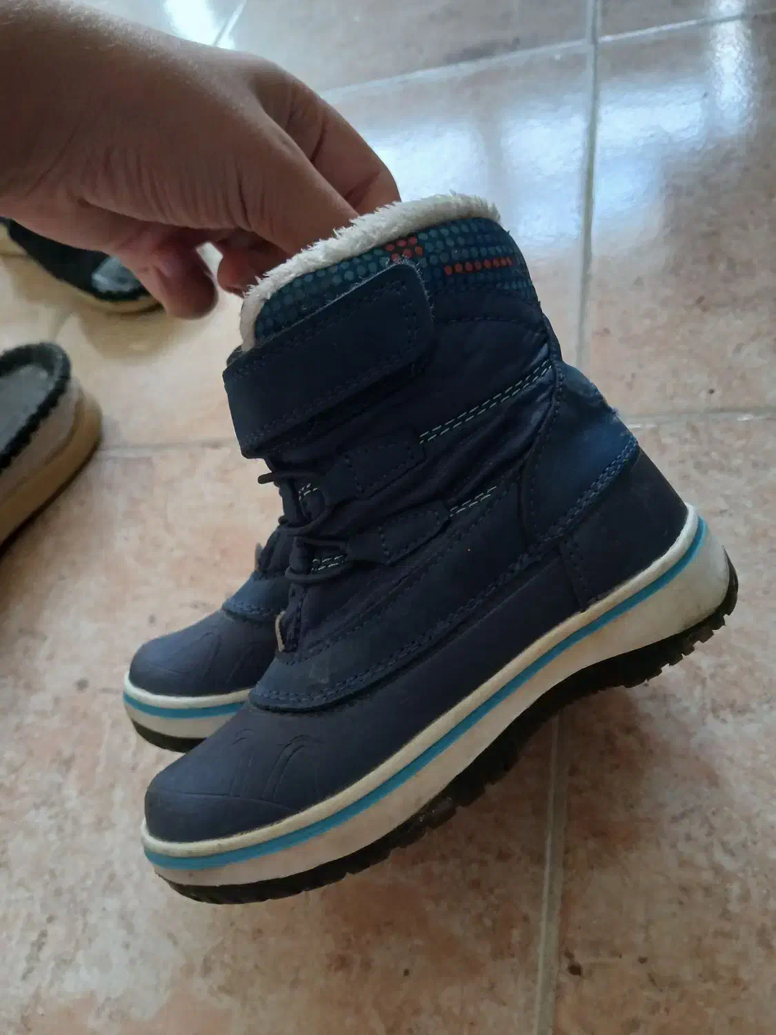 پوتین کودکانه|کیف، کفش، کمربند|مهاباد (آذربایجان غربی), |دیوار