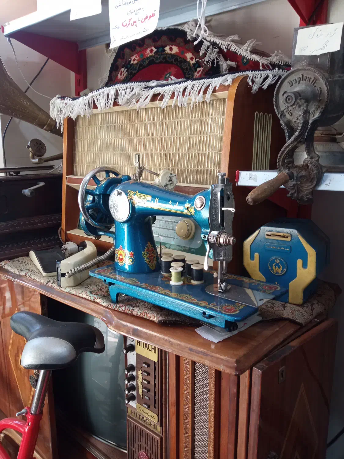 چرخ خیاطی|چرخ خیاطی و ریسندگی|میانه, |دیوار