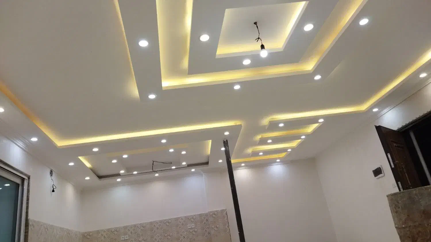 نیروی برقکار زیر 20سال|استخدام صنعتی، فنی، مهندسی|رشت, دخانیات|دیوار