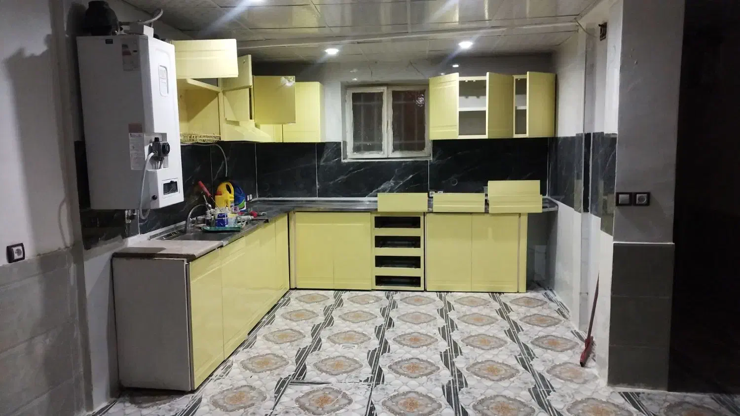 منزل خانه فروشی|فروش خانه و ویلا|شیراز, لب آب|دیوار