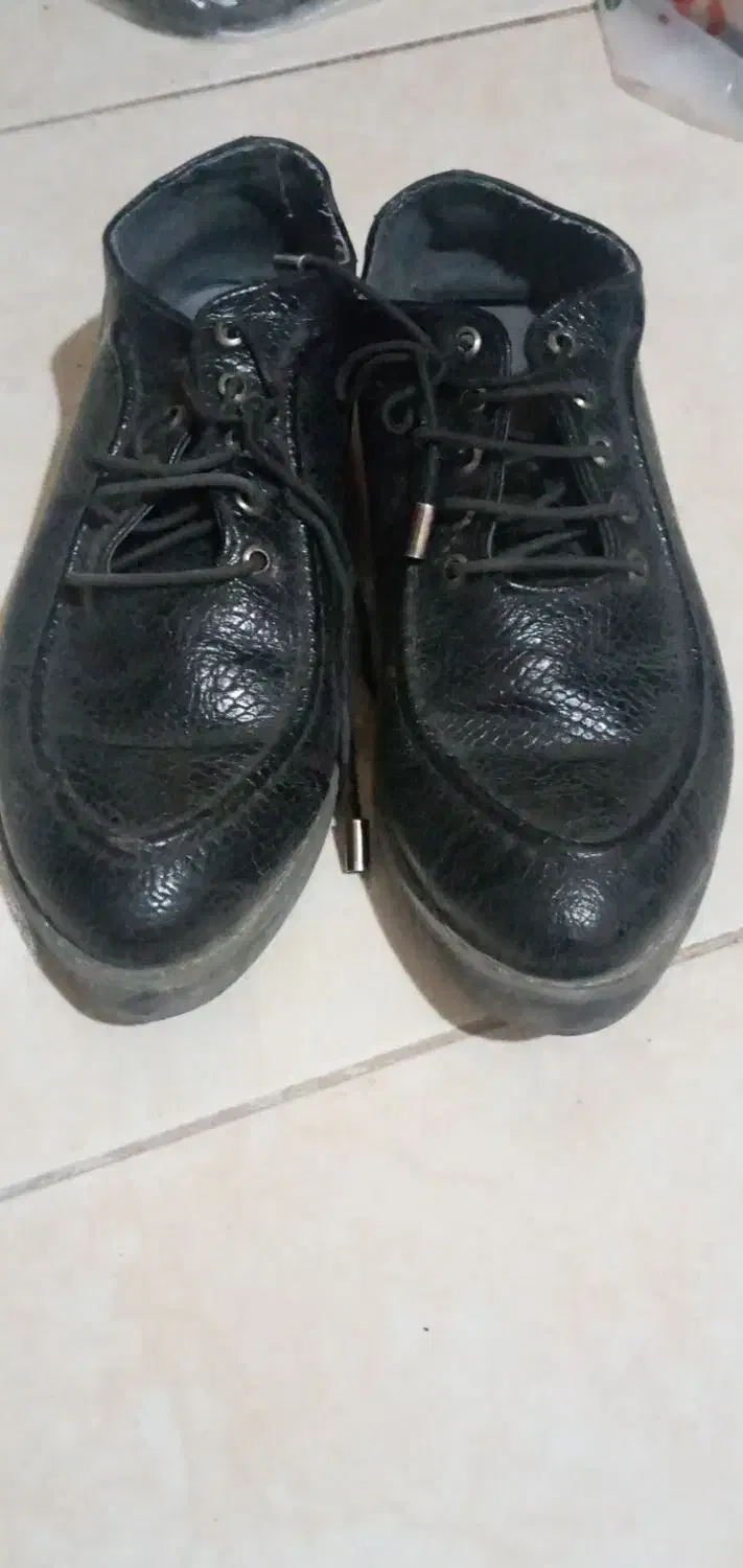 کفش ها فقط جفتی ۱۱۰۰۰۰تومان|کیف، کفش، کمربند|قم, چهار مردان|دیوار