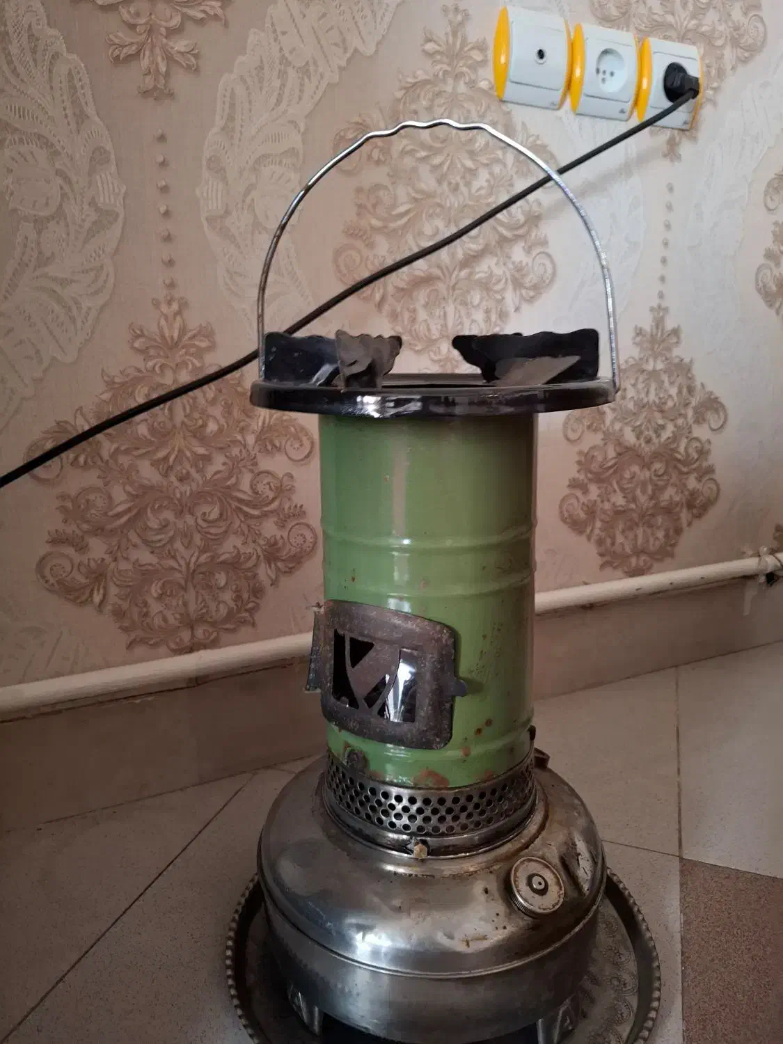 چراغ قدیمی سالم|بخاری، هیتر، شومینه|اراک, |دیوار