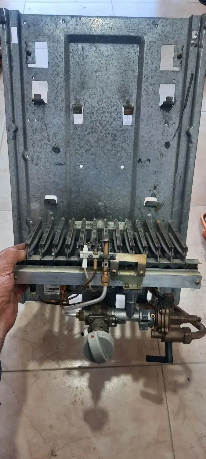 آبگرمکن بوتان ۳۱۱۵|آبگرمکن، پکیج، شوفاژ|آشخانه, |دیوار