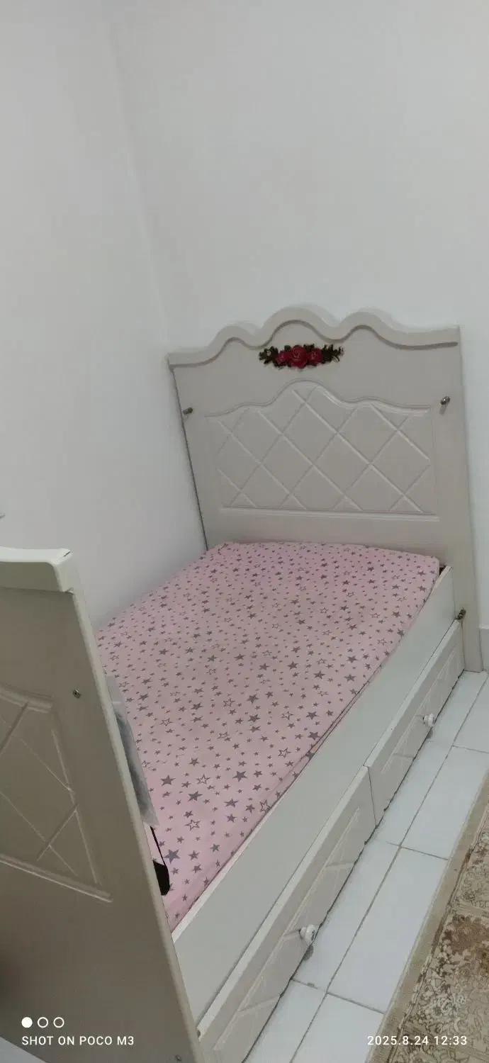 تخت و تشک در حد نو|تخت و صندلی بچه|خمین, |دیوار