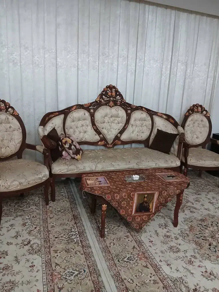 مبل سلطنتی ۹ نفره همراه با میز نهارخوری ۶ نفره|مبلمان خانگی و میز عسلی|سبزوار, کوی بهار|دیوار