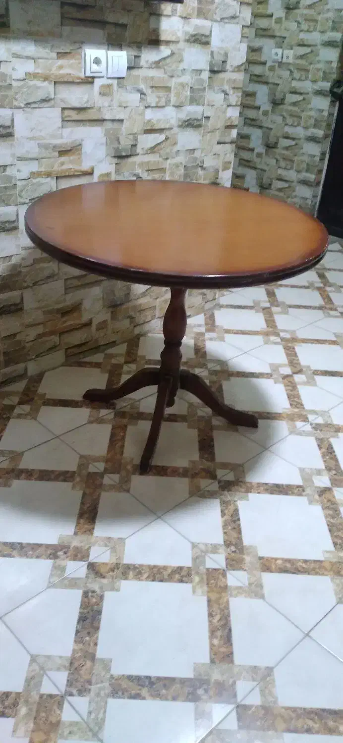 میز گرد|میز و صندلی غذاخوری|هشتگرد, شهرک آپادانا|دیوار