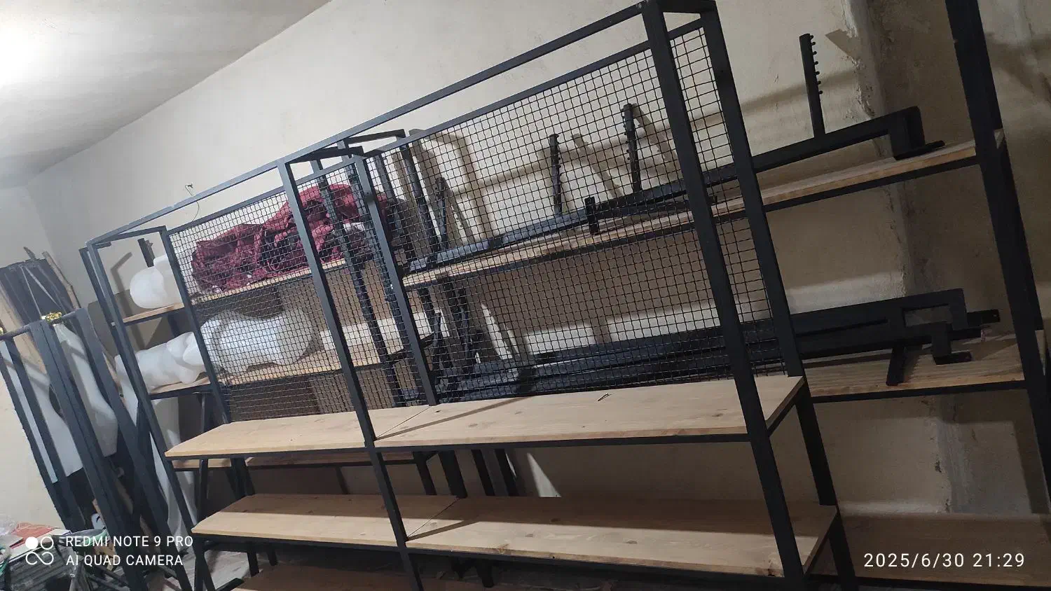 شلف و رگال|کتابخانه، شلف، قفسه‌های دیواری|جم, |دیوار