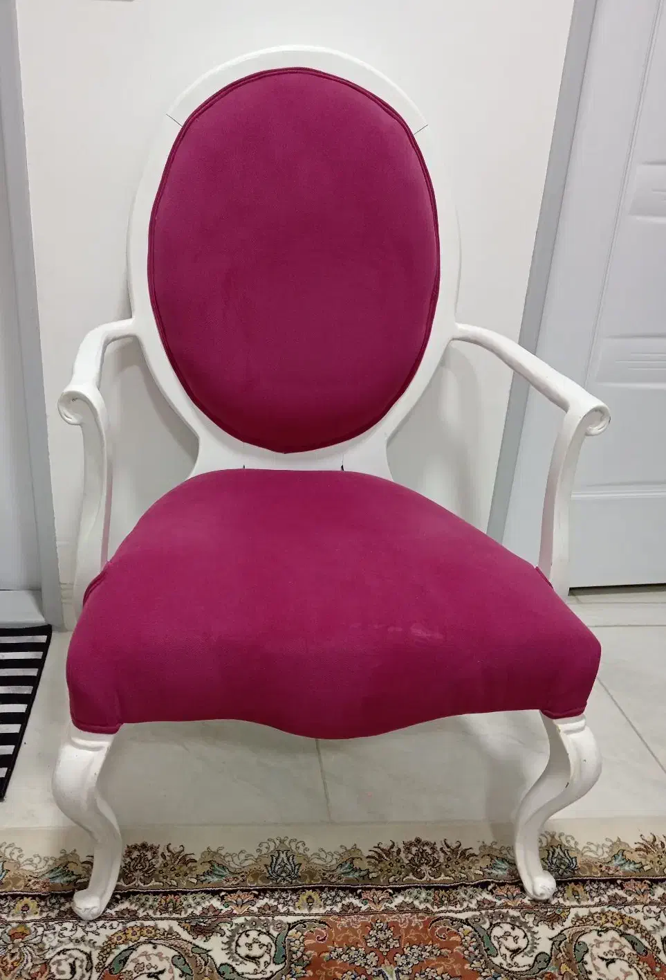 چستر سرخابی|مبلمان خانگی و میز عسلی|شهرضا, |دیوار