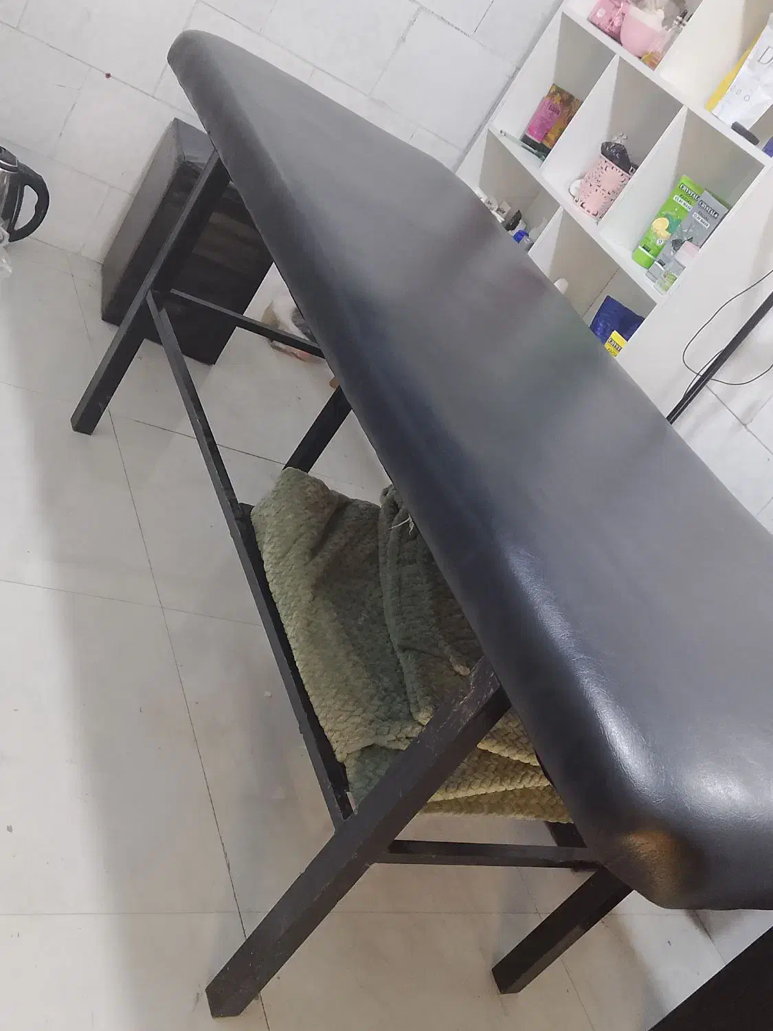 تخت|آرایشگاه و سالن‌های زیبایی|مشهد, شهید قربانی|دیوار