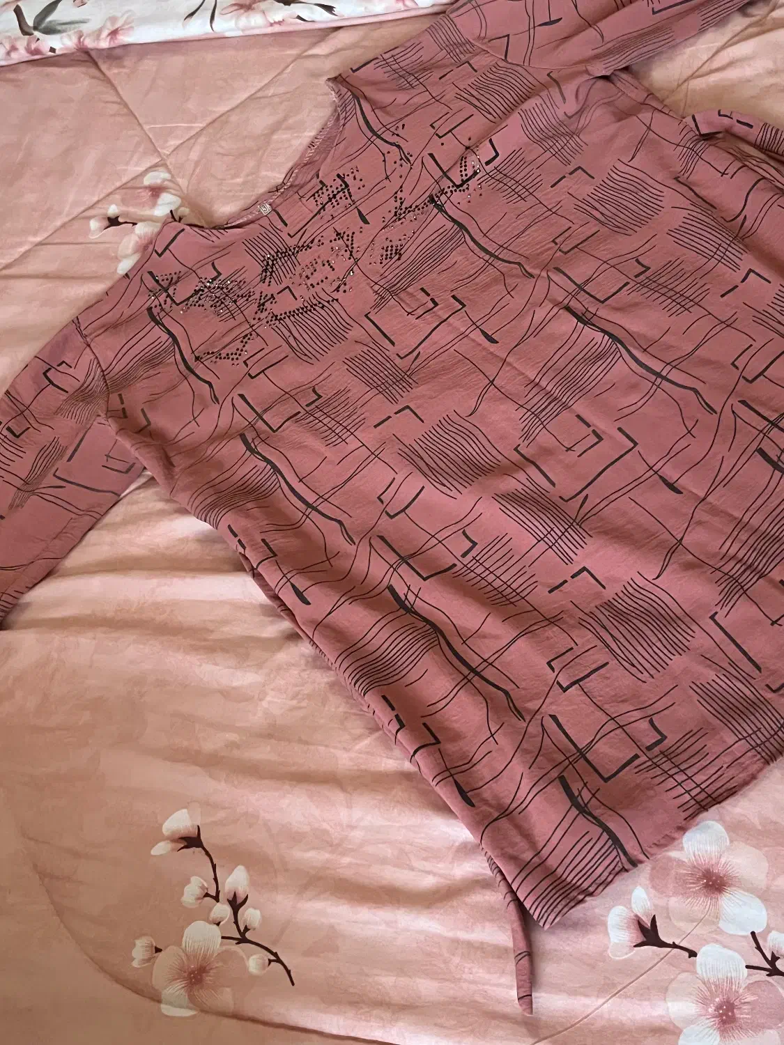 مانتو|لباس|کاشان, ولیعصر|دیوار