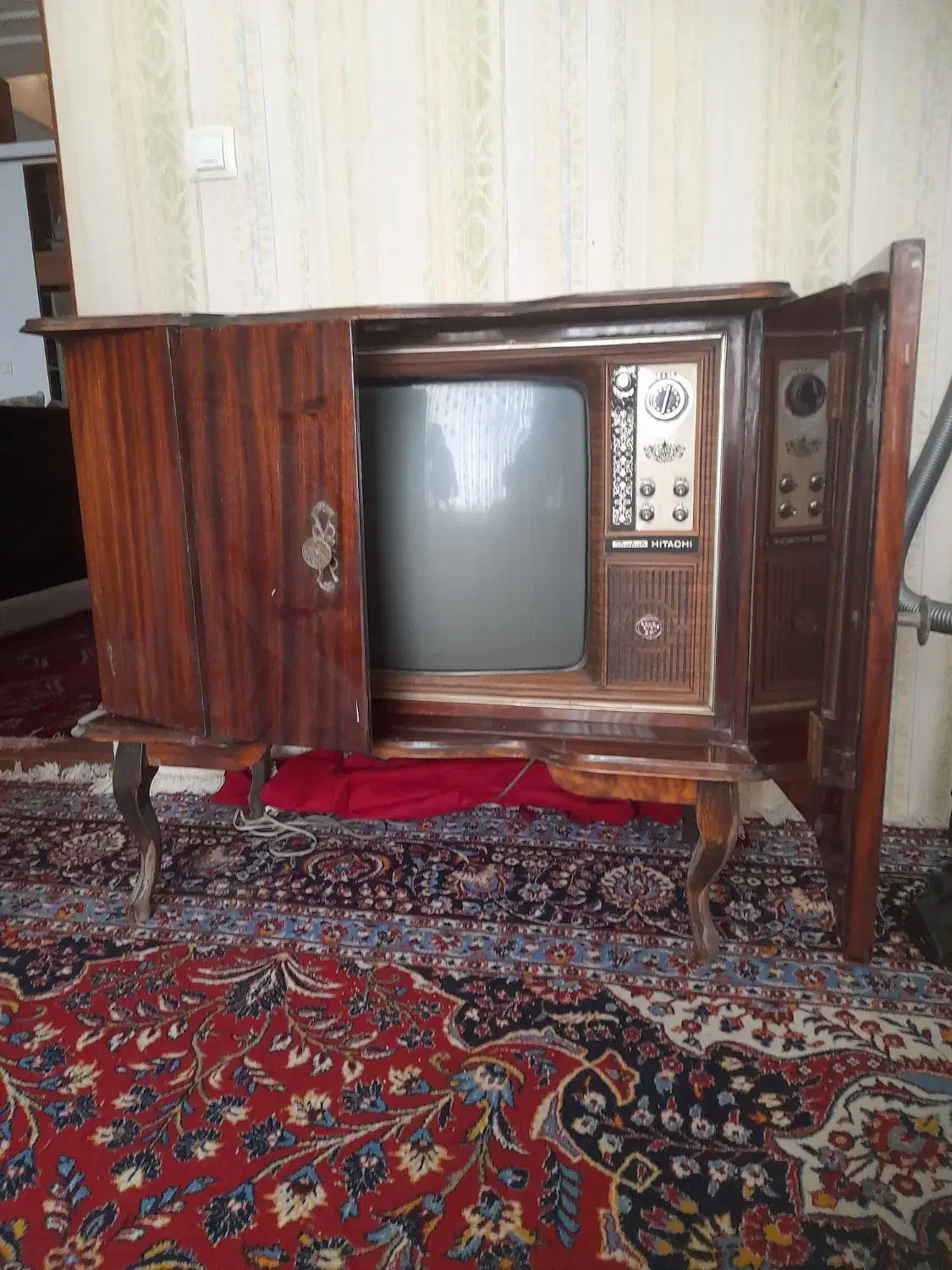 تلویزیون قدیمی دکوری عتیقه چوبی|تلویزیون و پروژکتور|تربتحیدریه, یحیی آباد|دیوار