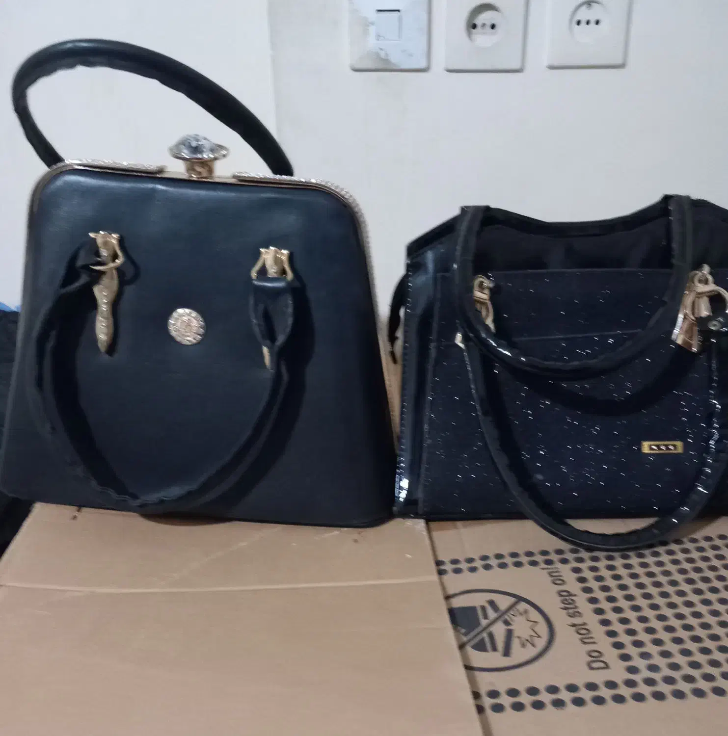 دو تا کیف زنانه در حد نو چرم 250 تومن|کیف، کفش، کمربند|تربتحیدریه, بی بی حسنیه|دیوار