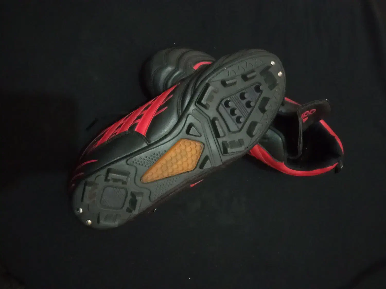 کفش فوتبال|کیف، کفش، کمربند|مشهد, گاز|دیوار