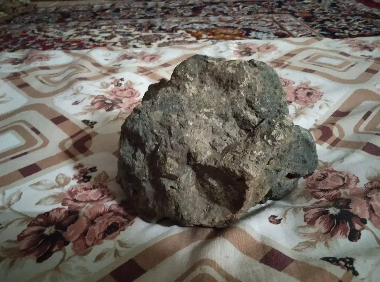 شهاب سنگ|بدلیجات|تربت جام, جامرود|دیوار