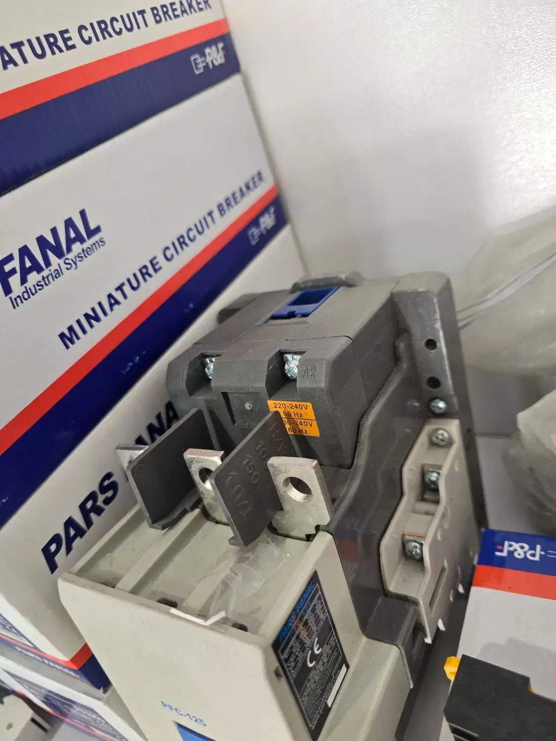 کنتاکتور ۱۲۵ آمپر پارس فانال|مصالح و تجهیزات ساختمان|کوهسار (البرز), |دیوار