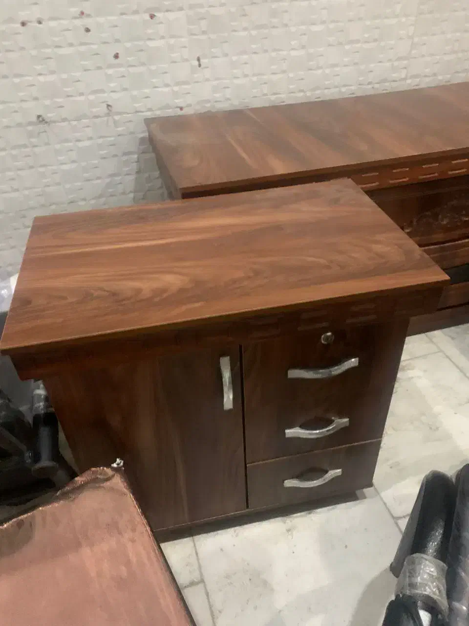 میز مدیریت و صندلی|مبلمان اداری|سلماس, |دیوار