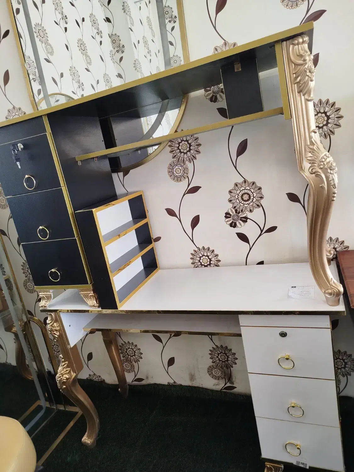 میز ناخن پایه آهویی زرکالا|آرایشگاه و سالن‌های زیبایی|یاسوج, |دیوار