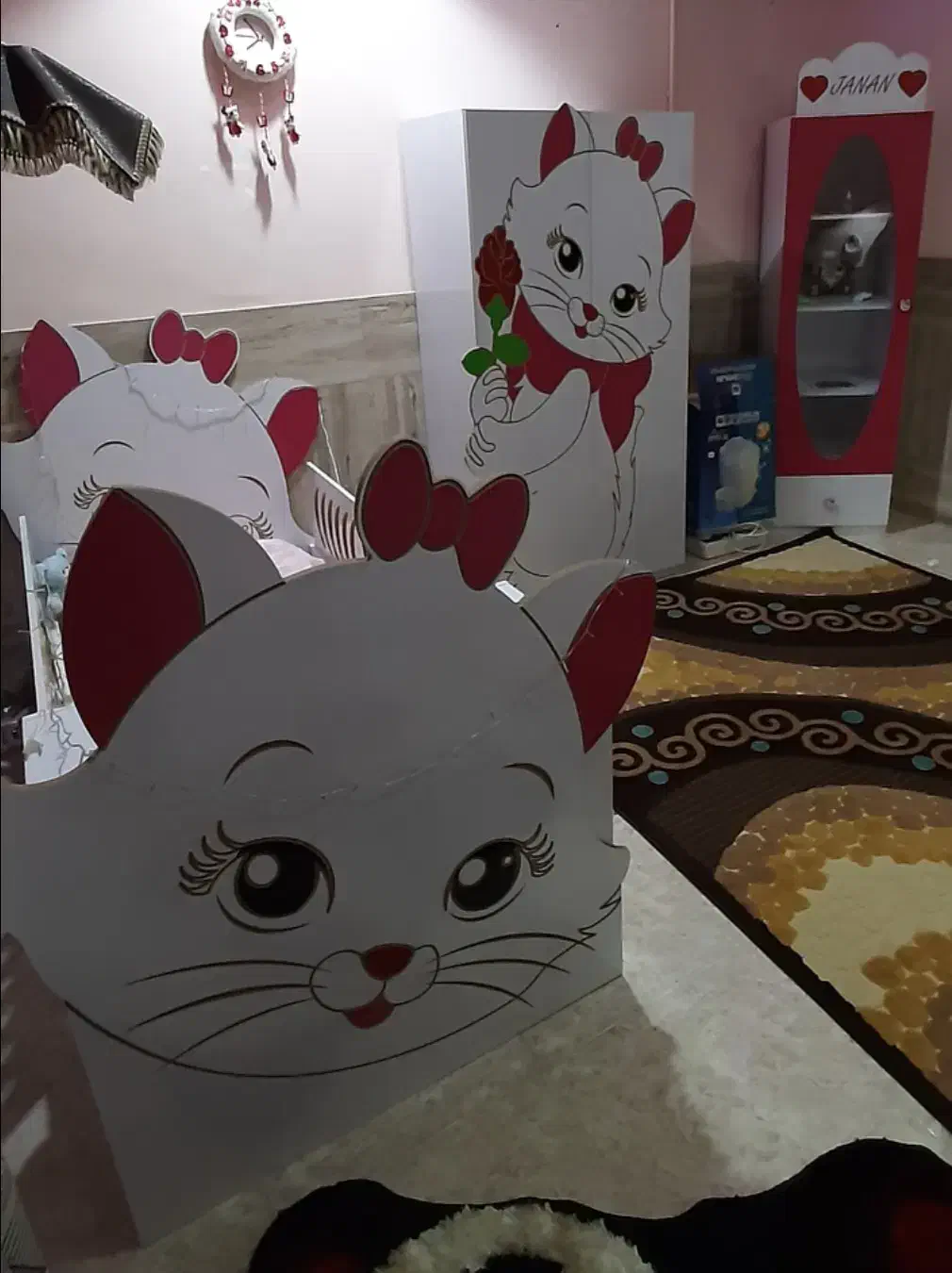 یک عدد تخت نوجوان و یک عدد کمد ریلی لباس|تخت و سرویس خواب|سیرجان, |دیوار