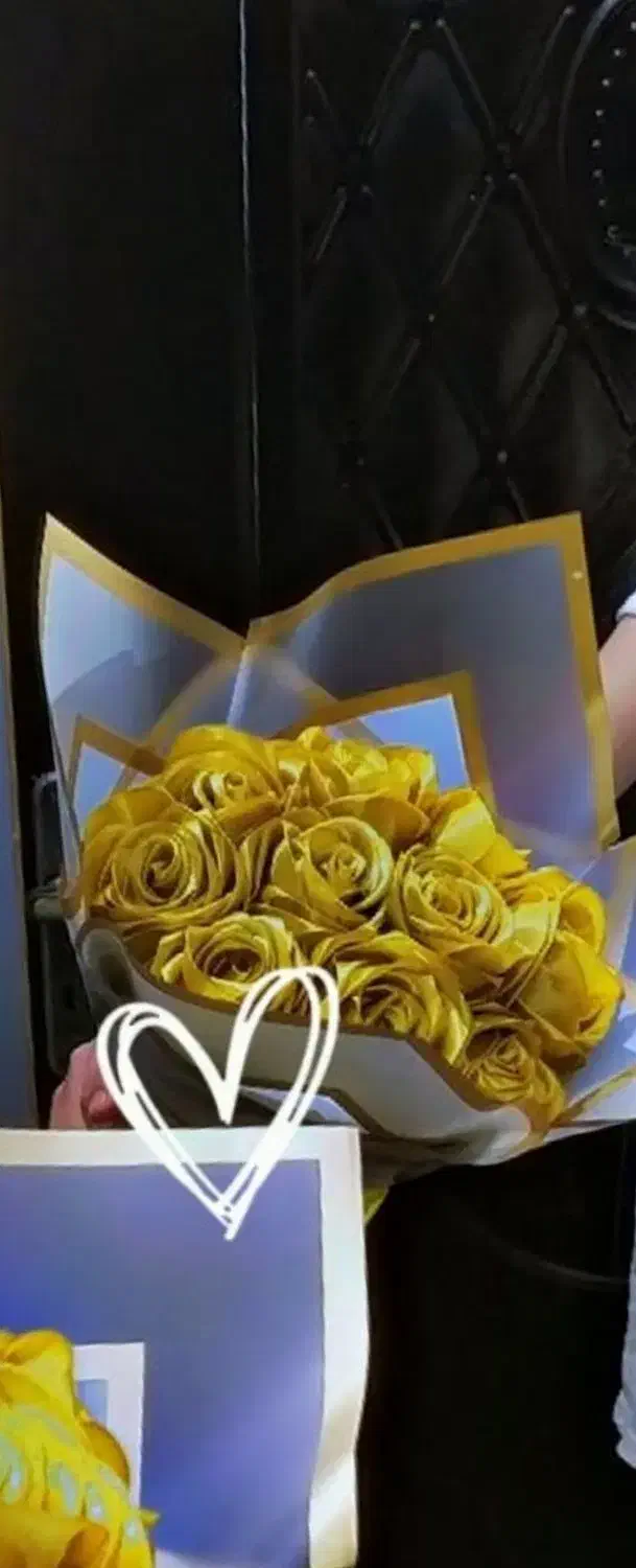 گل طلایی|گل مصنوعی|شیروان (لرستان), |دیوار