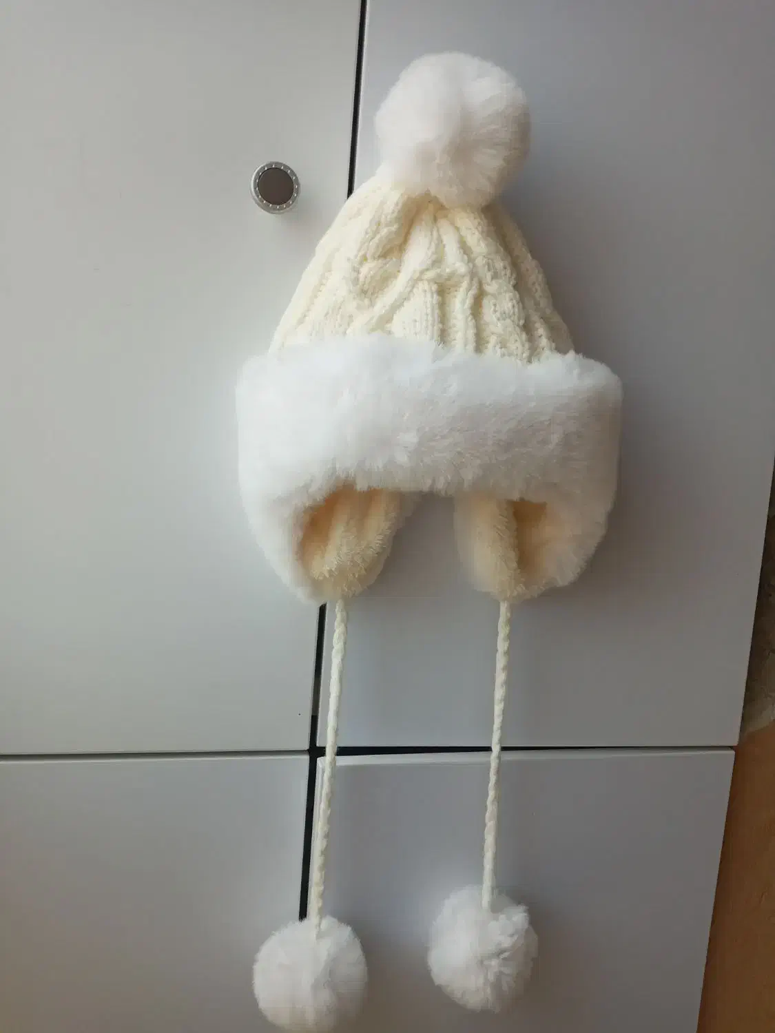 کلاه زمستونی بافت|لباس|رباط‌کریم, رباط‌کریم|دیوار